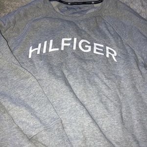 Grey Tommy Hilfiger crewneck!